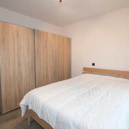 Royal Beach 3 *